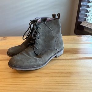 Lucky Brand Olive ankle boots size 8.5